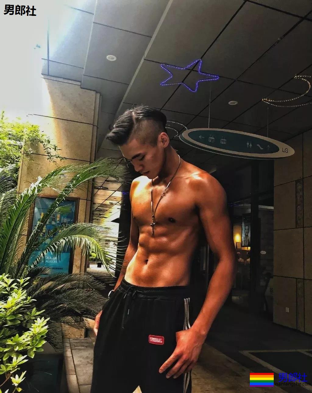 上海骑士兄弟型男秀男模，190CM大长腿腹肌帅哥。 - 51虹马