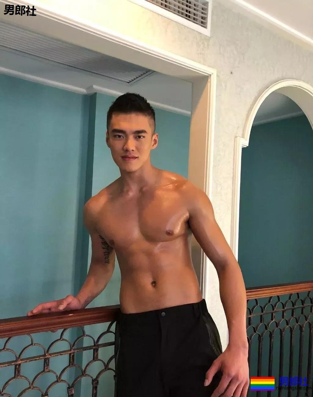 上海骑士兄弟型男秀男模，190CM大长腿腹肌帅哥。 - 51虹马