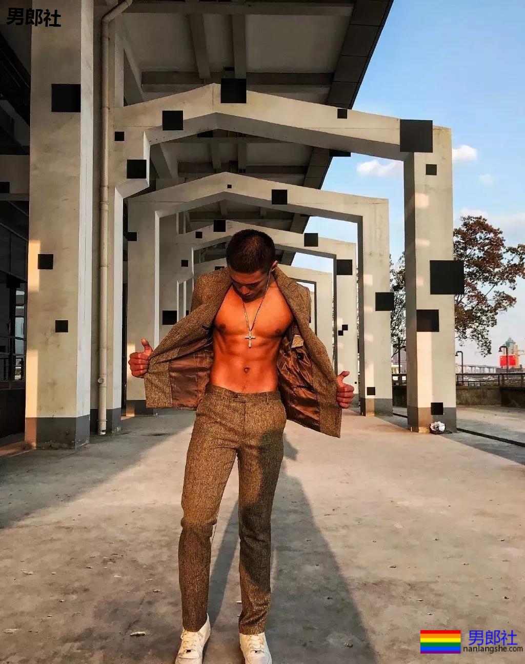 上海骑士兄弟型男秀男模，190CM大长腿腹肌帅哥。 - 51虹马