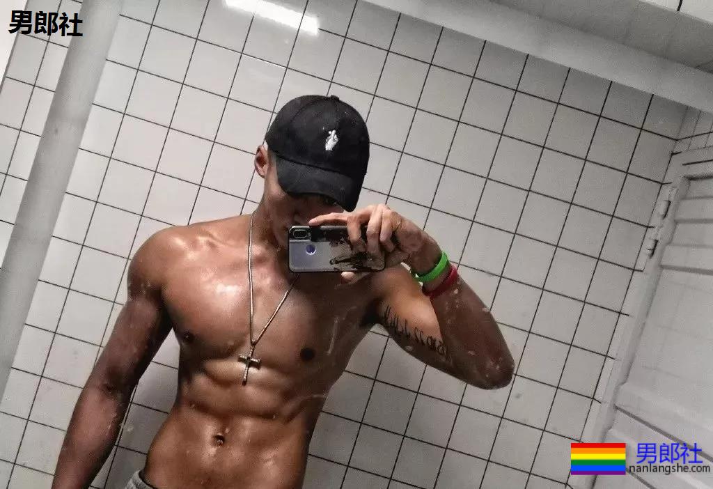 上海骑士兄弟型男秀男模，190CM大长腿腹肌帅哥。 - 51虹马