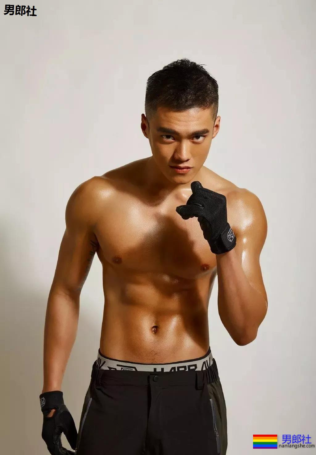 上海骑士兄弟型男秀男模，190CM大长腿腹肌帅哥。 - 51虹马