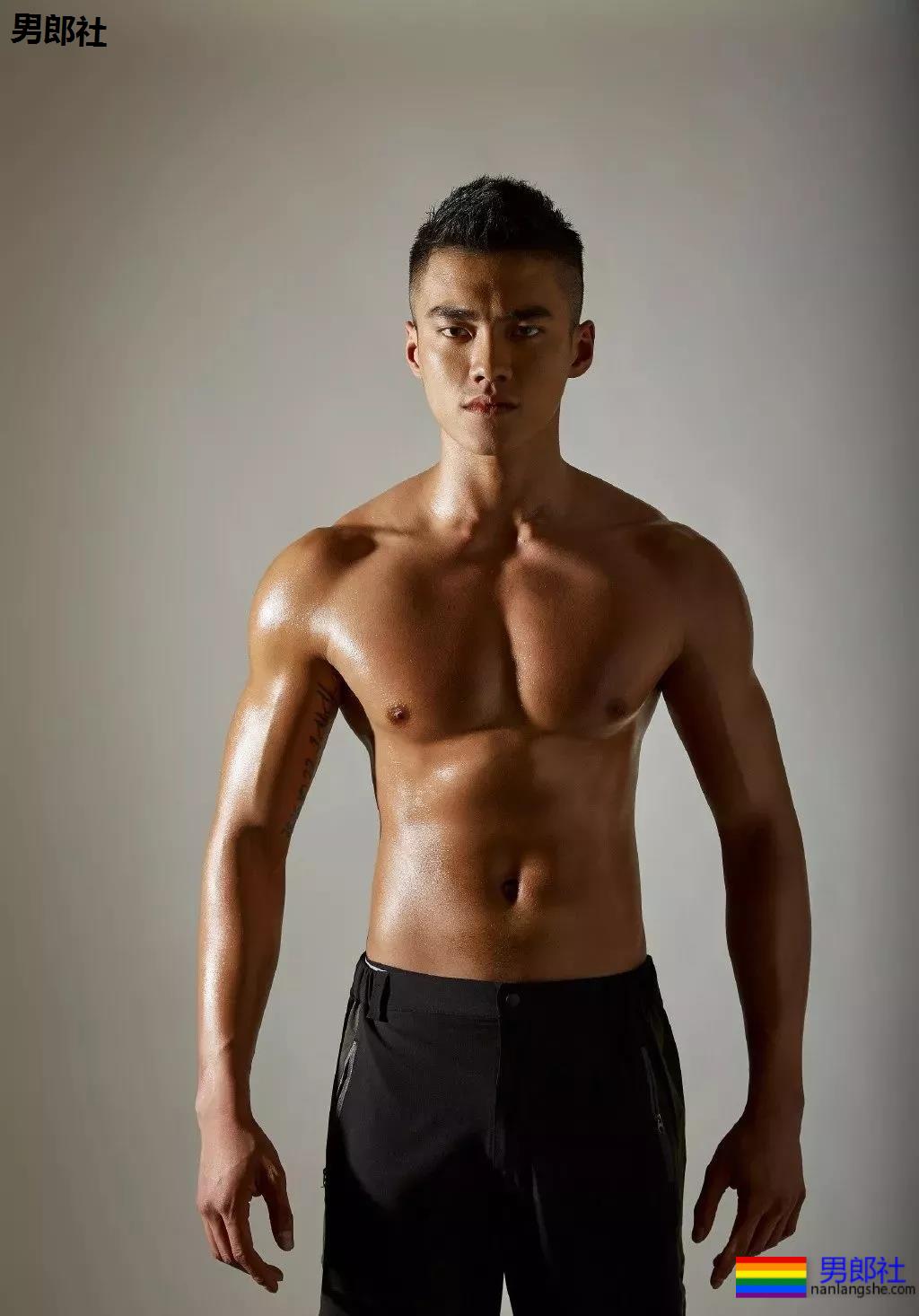 上海骑士兄弟型男秀男模，190CM大长腿腹肌帅哥。 - 51虹马