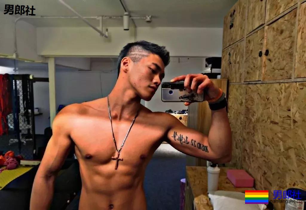 上海骑士兄弟型男秀男模，190CM大长腿腹肌帅哥。 - 51虹马