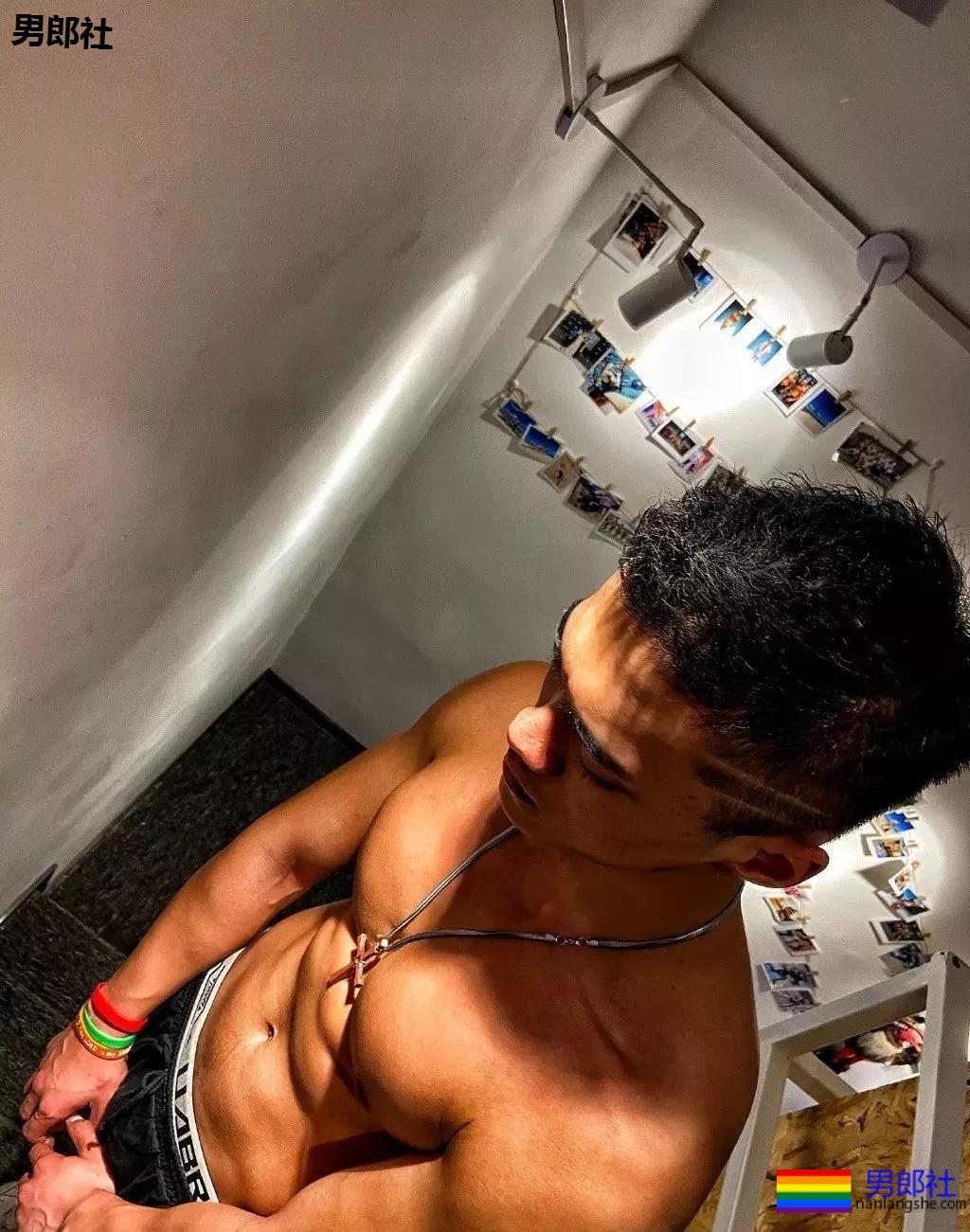 上海骑士兄弟型男秀男模，190CM大长腿腹肌帅哥。 - 51虹马