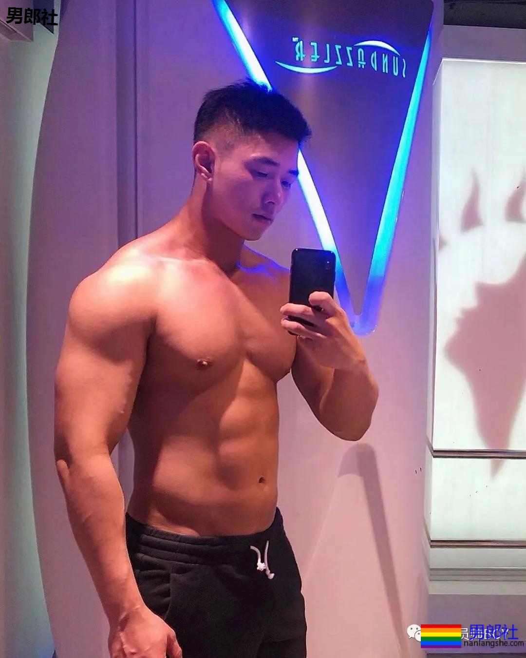 韩国名媛找了个壮硕老公，看完他泳裤照就知道很幸福 - 51虹马