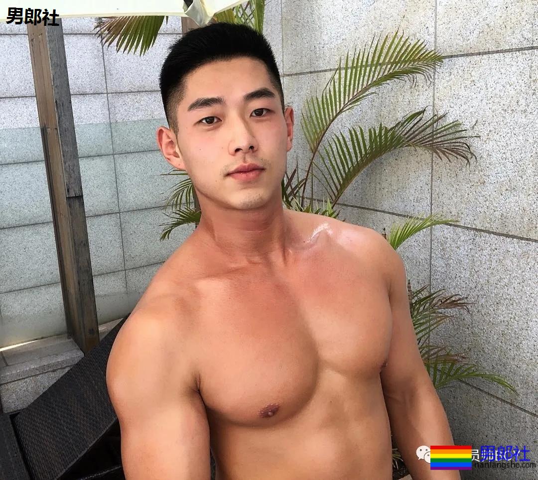 韩国名媛找了个壮硕老公，看完他泳裤照就知道很幸福 - 51虹马