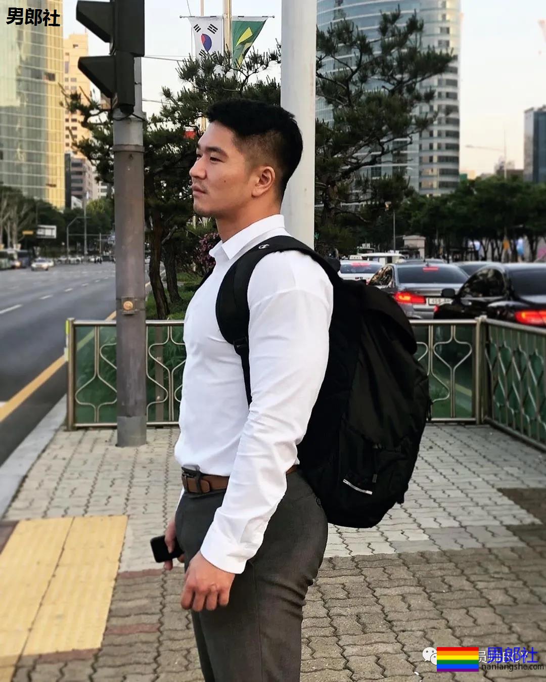 韩国名媛找了个壮硕老公，看完他泳裤照就知道很幸福 - 51虹马