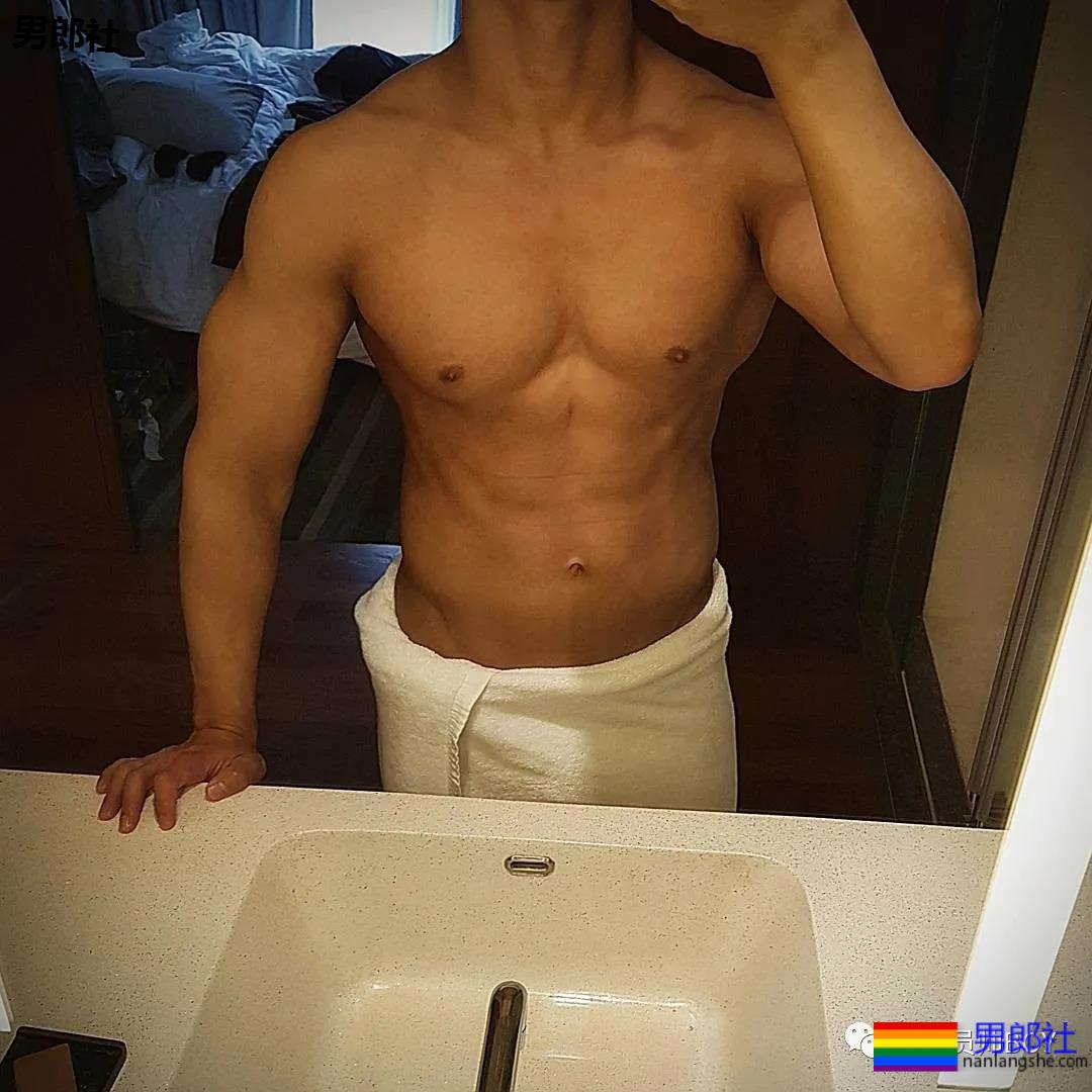 韩国名媛找了个壮硕老公，看完他泳裤照就知道很幸福 - 51虹马