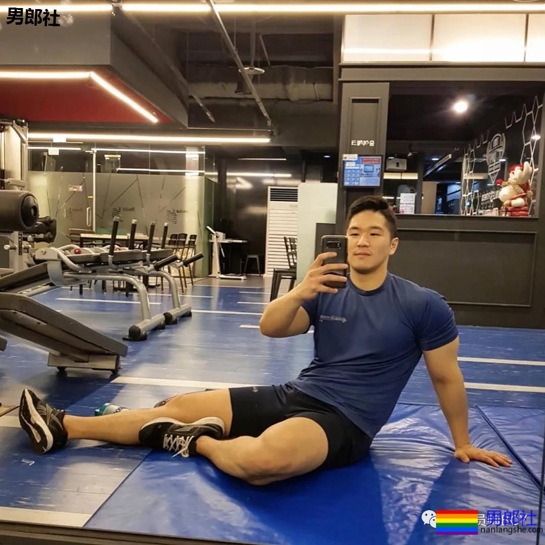 韩国名媛找了个壮硕老公，看完他泳裤照就知道很幸福 - 51虹马