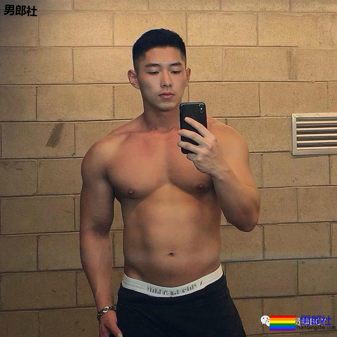 韩国名媛找了个壮硕老公，看完他泳裤照就知道很幸福 - 51虹马