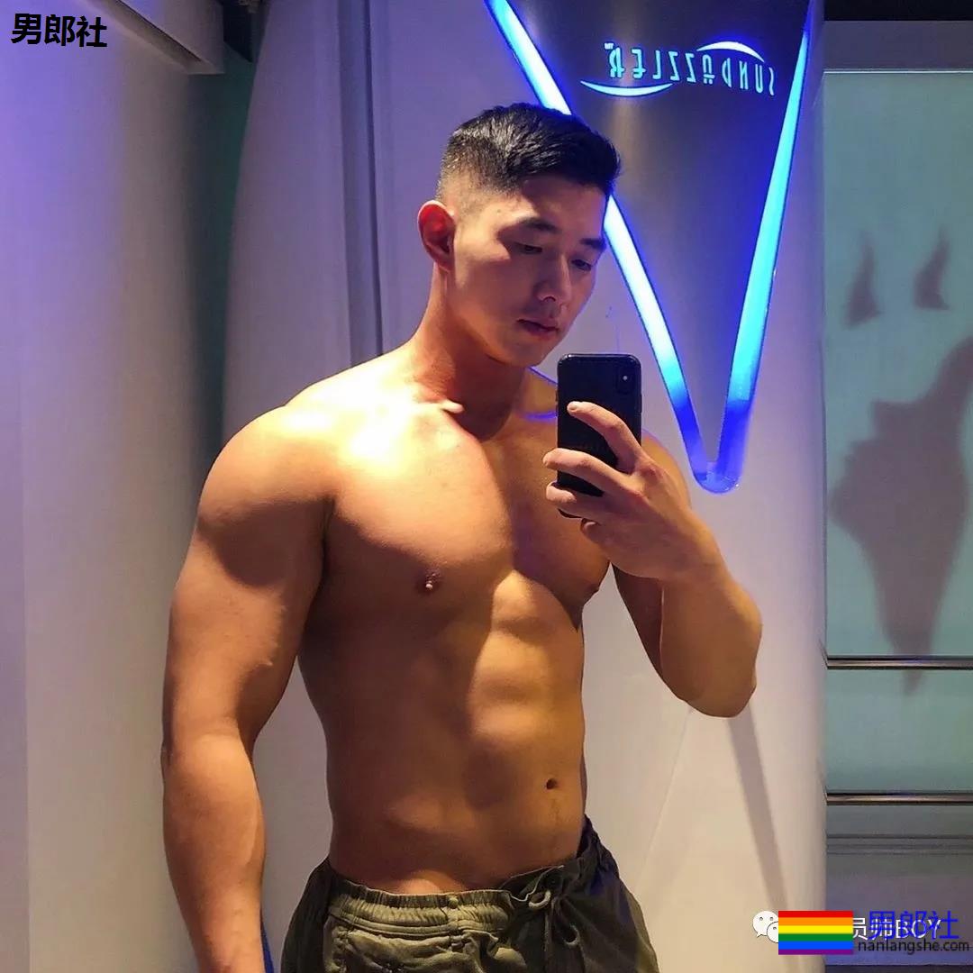 韩国名媛找了个壮硕老公，看完他泳裤照就知道很幸福 - 51虹马