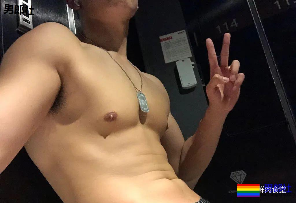 肌肉男公关大尺照非常有料，刘姥姥“看中”的人实力都不会太小！ - 51虹马