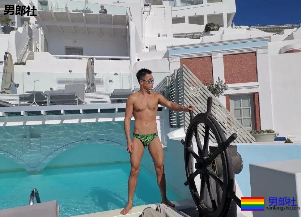 肌肉男公关大尺照非常有料，刘姥姥“看中”的人实力都不会太小！ - 51虹马