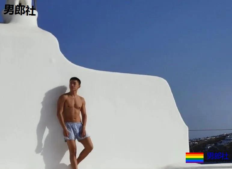 肌肉男公关大尺照非常有料，刘姥姥“看中”的人实力都不会太小！ - 51虹马