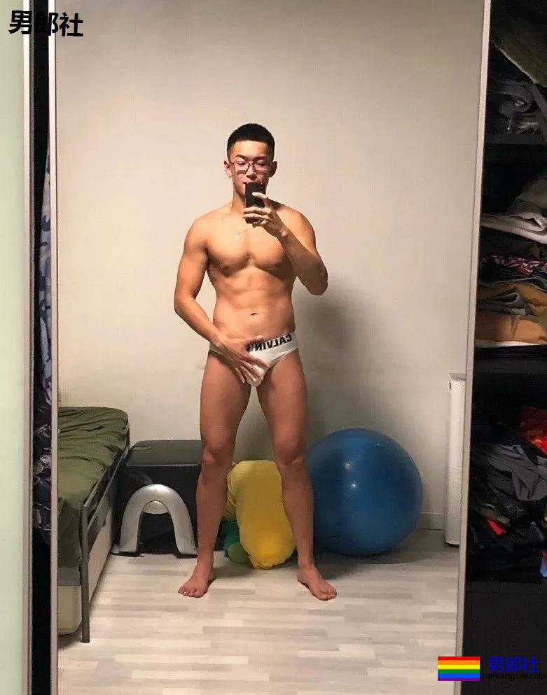 肌肉男公关大尺照非常有料，刘姥姥“看中”的人实力都不会太小！ - 51虹马