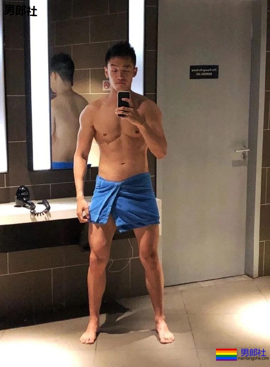 肌肉男公关大尺照非常有料，刘姥姥“看中”的人实力都不会太小！ - 51虹马