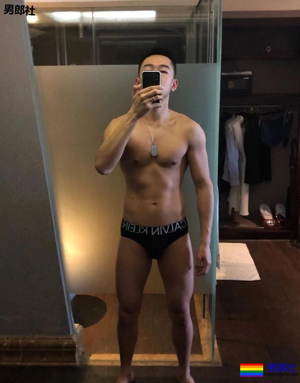 肌肉男公关大尺照非常有料，刘姥姥“看中”的人实力都不会太小！ - 51虹马