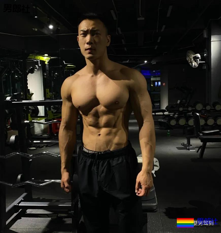 他是墨立方御用男模，堪称教练中的战斗机 - 51虹马