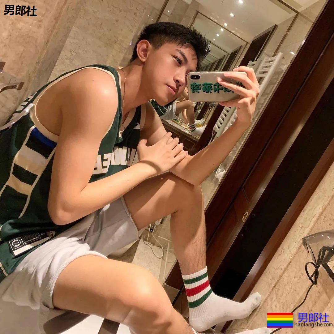 颜值！肌肉！ 火遍男圈的“恋爱脸”帅哥！ - 51虹马