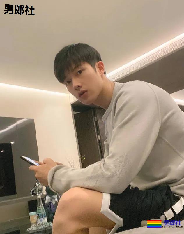 让女生疯狂的校草帅哥,能够让你心动吗? - 51虹马 让女生疯狂的校草帅哥,能够让你心动吗? - 51虹马