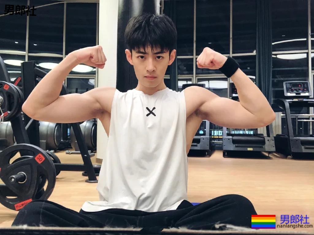 一秒沦陷的初恋脸！00后制服体育生长大了，你想撩谁？-51虹马