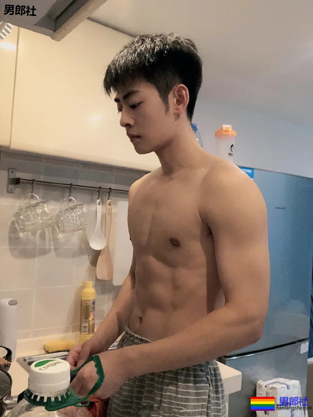 一秒沦陷的初恋脸!00后制服体育生长大了,你想撩谁? - 51虹马 一秒沦陷的初恋脸!00后制服体育生长大了,你想撩谁? - 51虹马