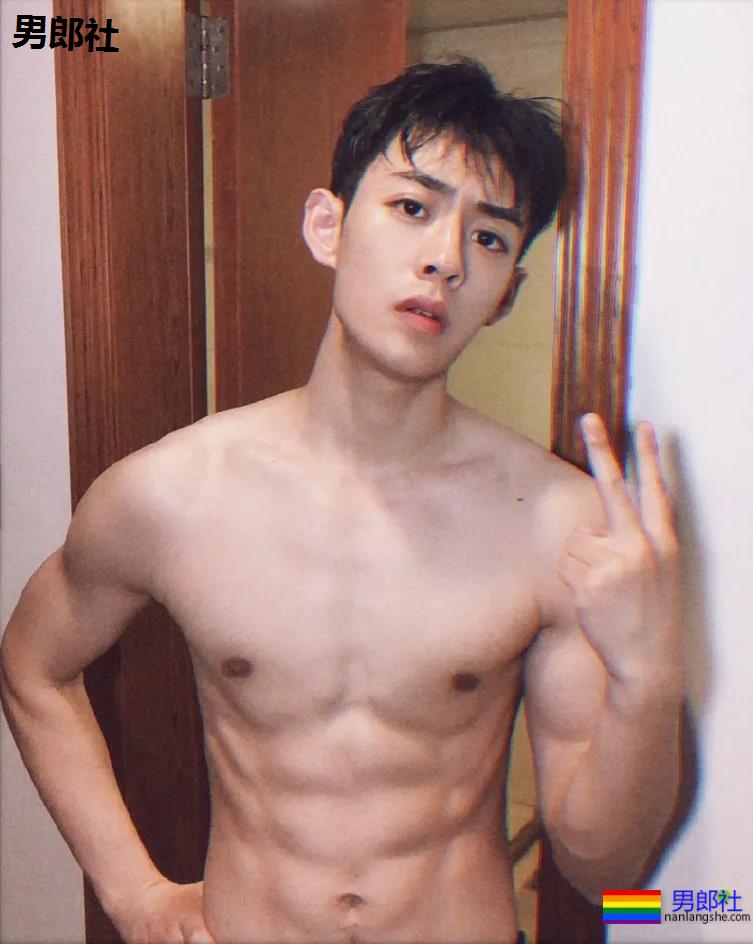 一秒沦陷的初恋脸!00后制服体育生长大了,你想撩谁? - 51虹马 一秒沦陷的初恋脸!00后制服体育生长大了,你想撩谁? - 51虹马