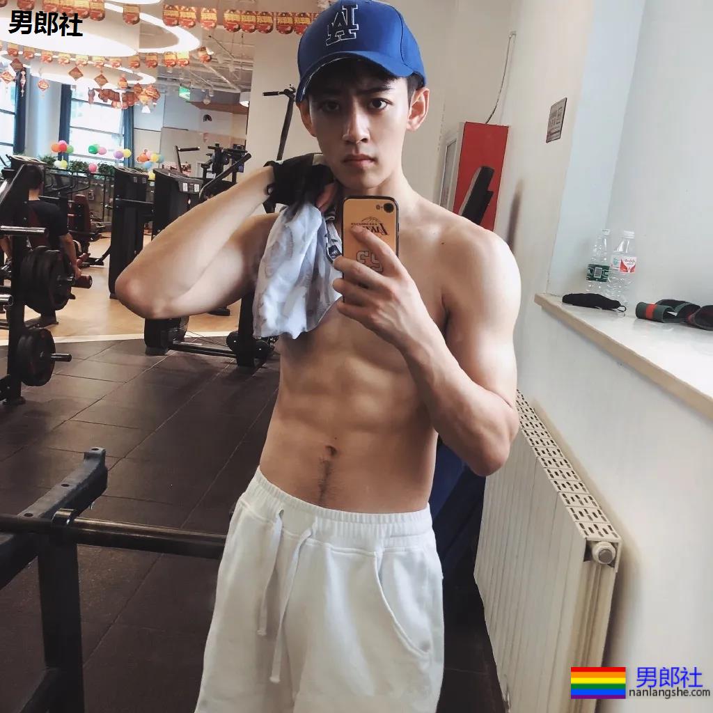 一秒沦陷的初恋脸!00后制服体育生长大了,你想撩谁? - 51虹马 一秒沦陷的初恋脸!00后制服体育生长大了,你想撩谁? - 51虹马