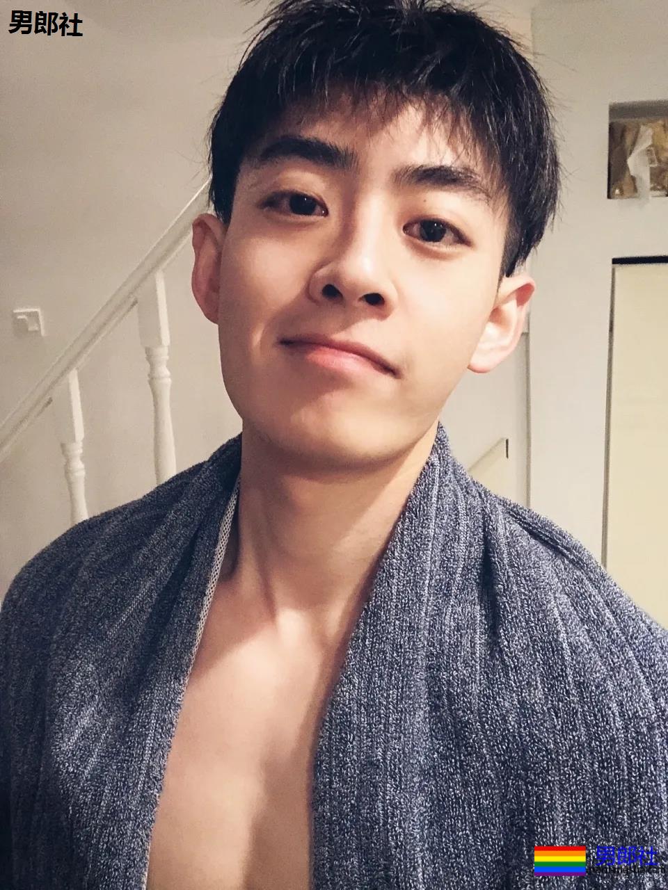 一秒沦陷的初恋脸!00后制服体育生长大了,你想撩谁? - 51虹马 一秒沦陷的初恋脸!00后制服体育生长大了,你想撩谁? - 51虹马