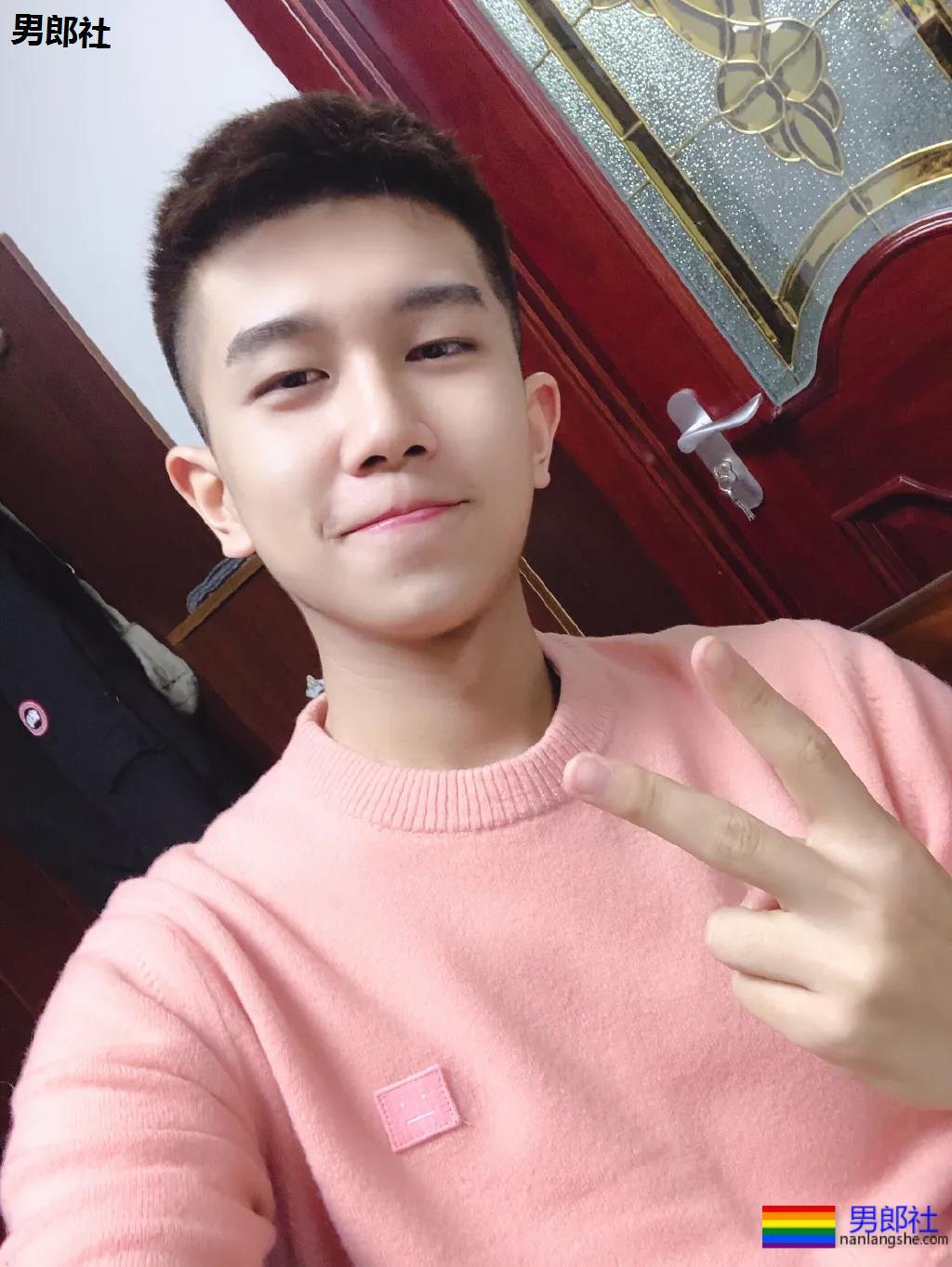 一秒沦陷的初恋脸!00后制服体育生长大了,你想撩谁? - 51虹马 一秒沦陷的初恋脸!00后制服体育生长大了,你想撩谁? - 51虹马