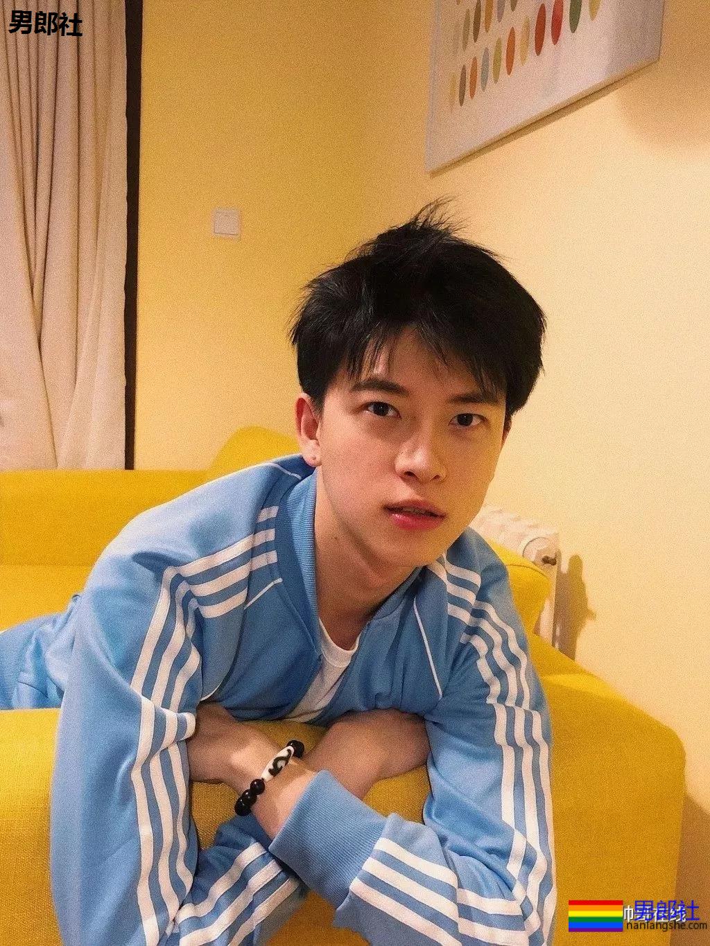 一秒沦陷的初恋脸!00后制服体育生长大了,你想撩谁? - 51虹马 一秒沦陷的初恋脸!00后制服体育生长大了,你想撩谁? - 51虹马