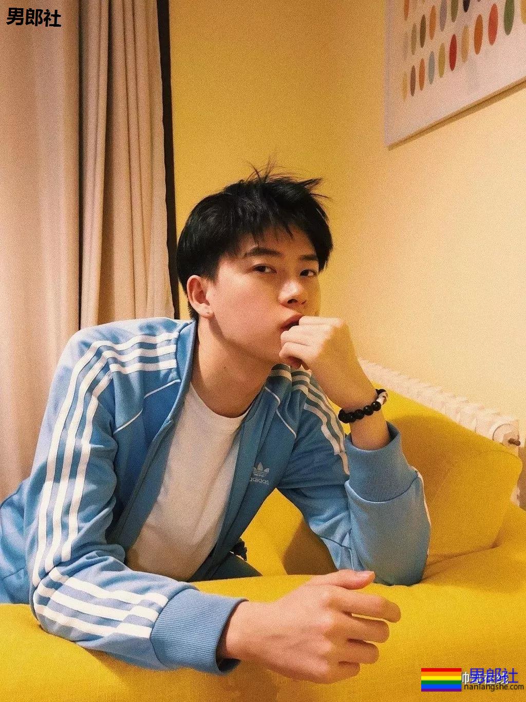 一秒沦陷的初恋脸!00后制服体育生长大了,你想撩谁? - 51虹马 一秒沦陷的初恋脸!00后制服体育生长大了,你想撩谁? - 51虹马