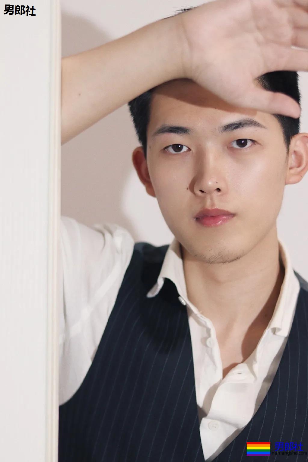 一秒沦陷的初恋脸!00后制服体育生长大了,你想撩谁? - 51虹马 一秒沦陷的初恋脸!00后制服体育生长大了,你想撩谁? - 51虹马