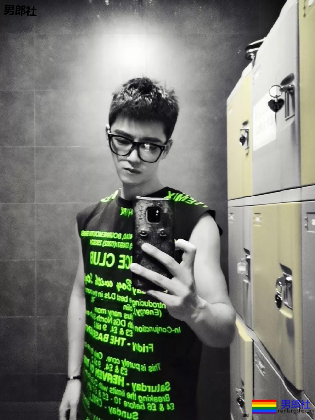 一秒沦陷的初恋脸!00后制服体育生长大了,你想撩谁? - 51虹马 一秒沦陷的初恋脸!00后制服体育生长大了,你想撩谁? - 51虹马