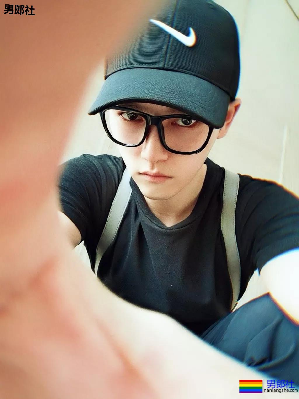 一秒沦陷的初恋脸!00后制服体育生长大了,你想撩谁? - 51虹马 一秒沦陷的初恋脸!00后制服体育生长大了,你想撩谁? - 51虹马