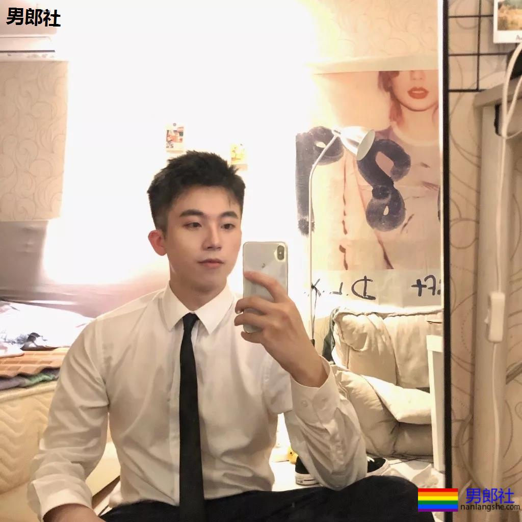 一秒沦陷的初恋脸!00后制服体育生长大了,你想撩谁? - 51虹马 一秒沦陷的初恋脸!00后制服体育生长大了,你想撩谁? - 51虹马