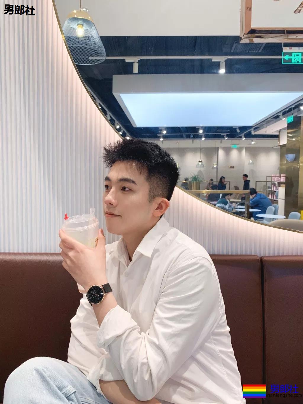 一秒沦陷的初恋脸!00后制服体育生长大了,你想撩谁? - 51虹马 一秒沦陷的初恋脸!00后制服体育生长大了,你想撩谁? - 51虹马