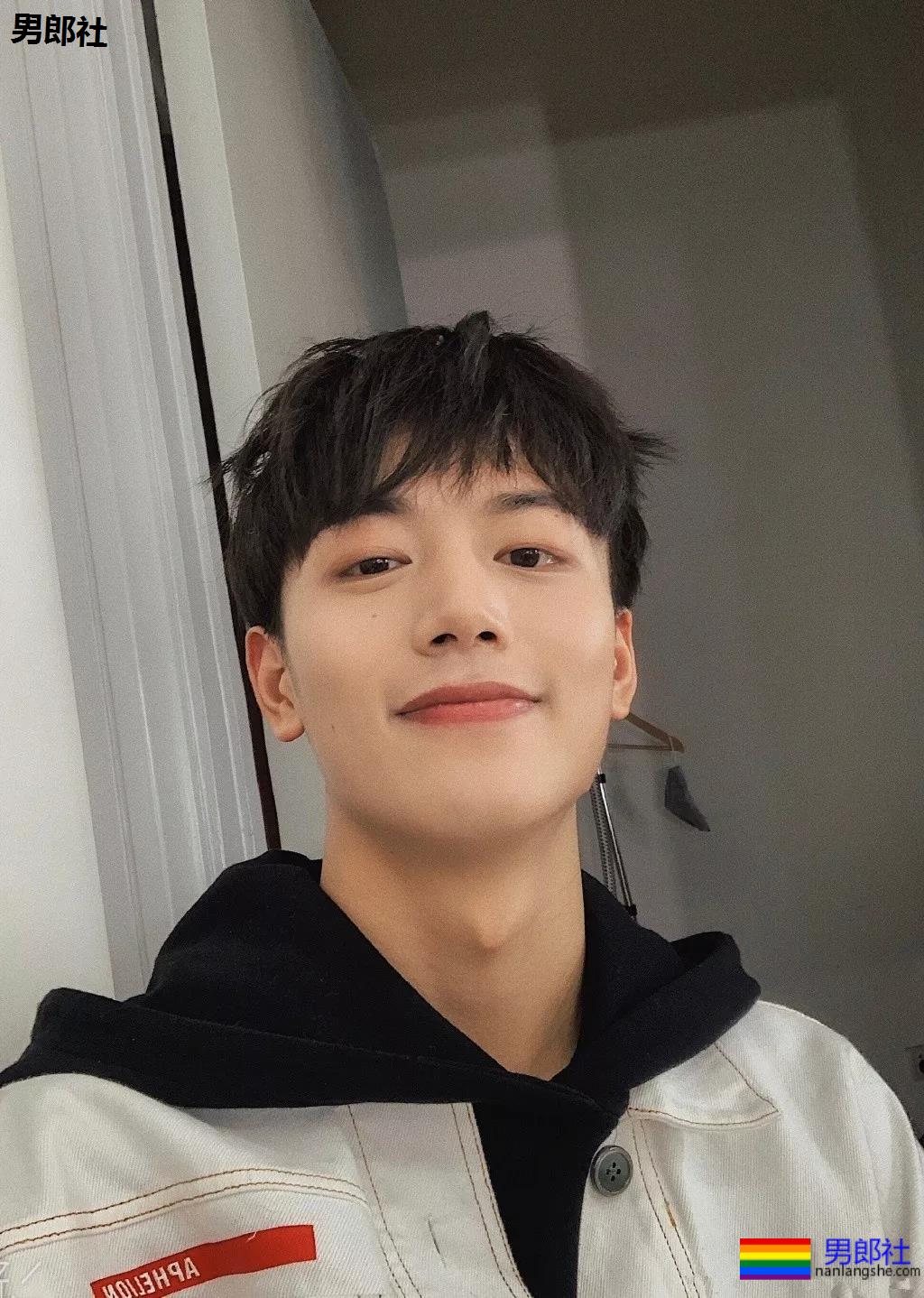 一秒沦陷的初恋脸!00后制服体育生长大了,你想撩谁? - 51虹马 一秒沦陷的初恋脸!00后制服体育生长大了,你想撩谁? - 51虹马