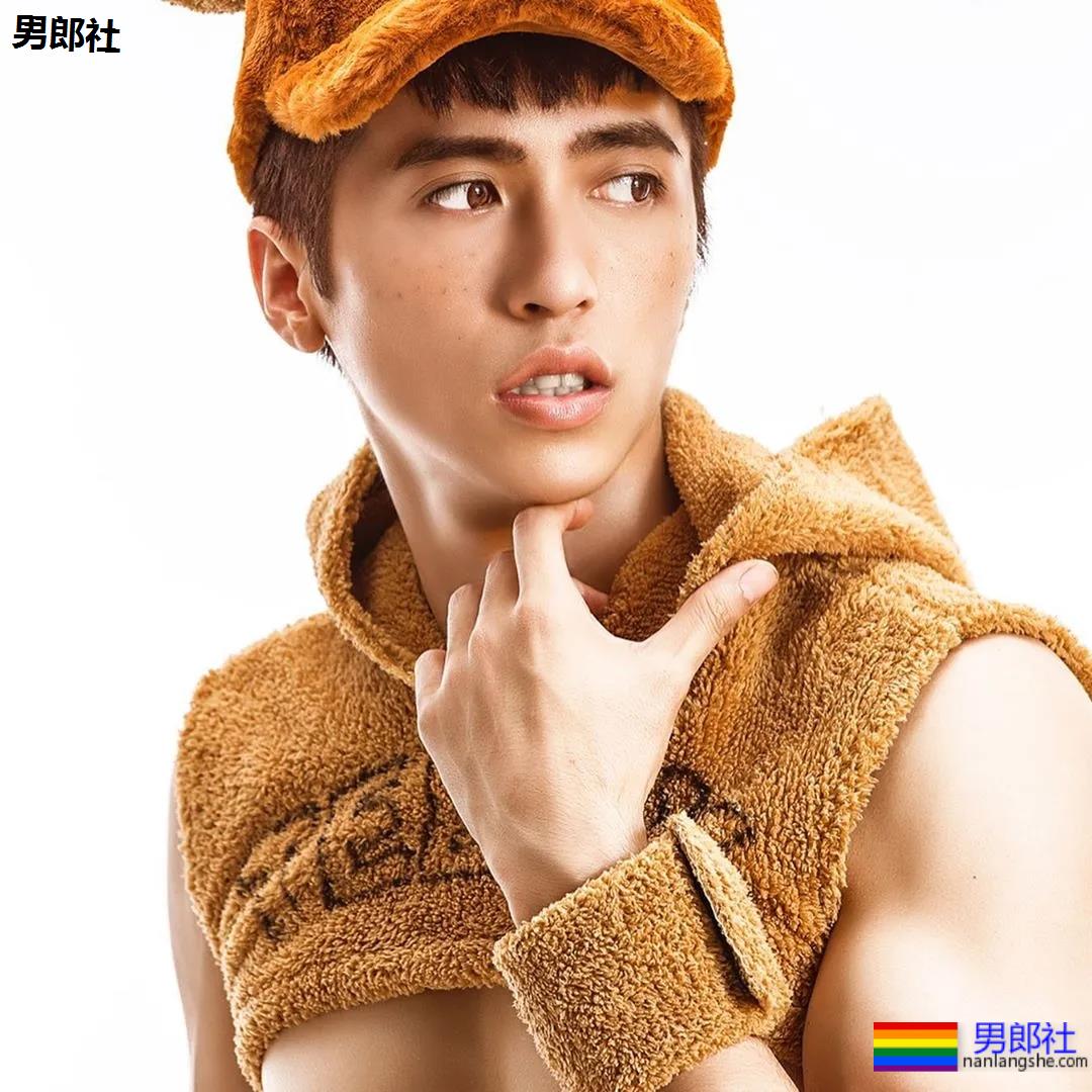 神似许魏洲的筋肉奶狗禸褲男模，他的私房照很sexy！ - 51虹马