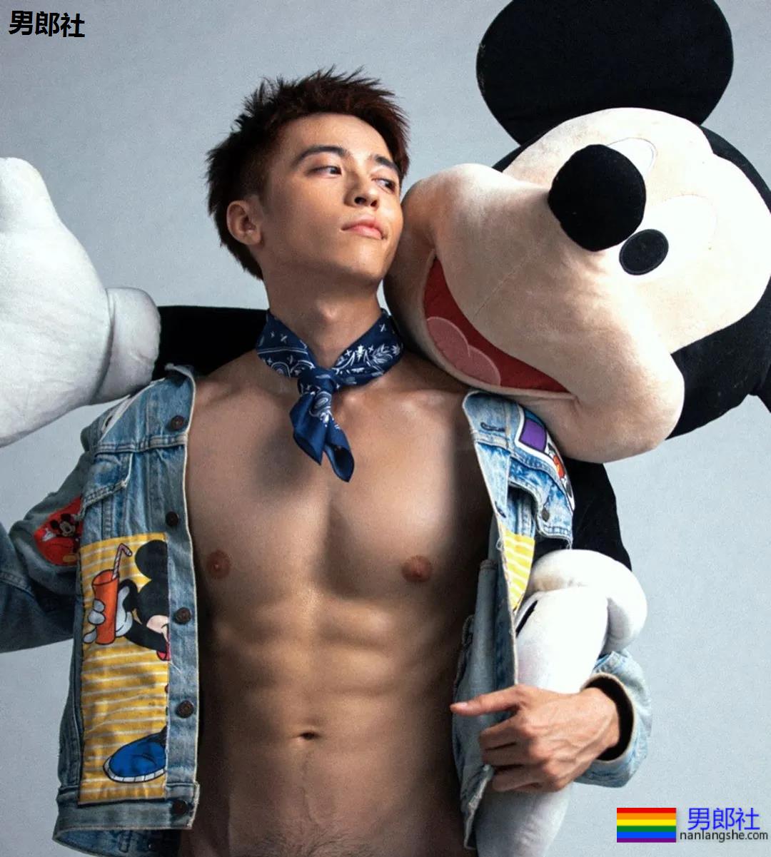 神似许魏洲的筋肉奶狗禸褲男模，他的私房照很sexy！ - 51虹马