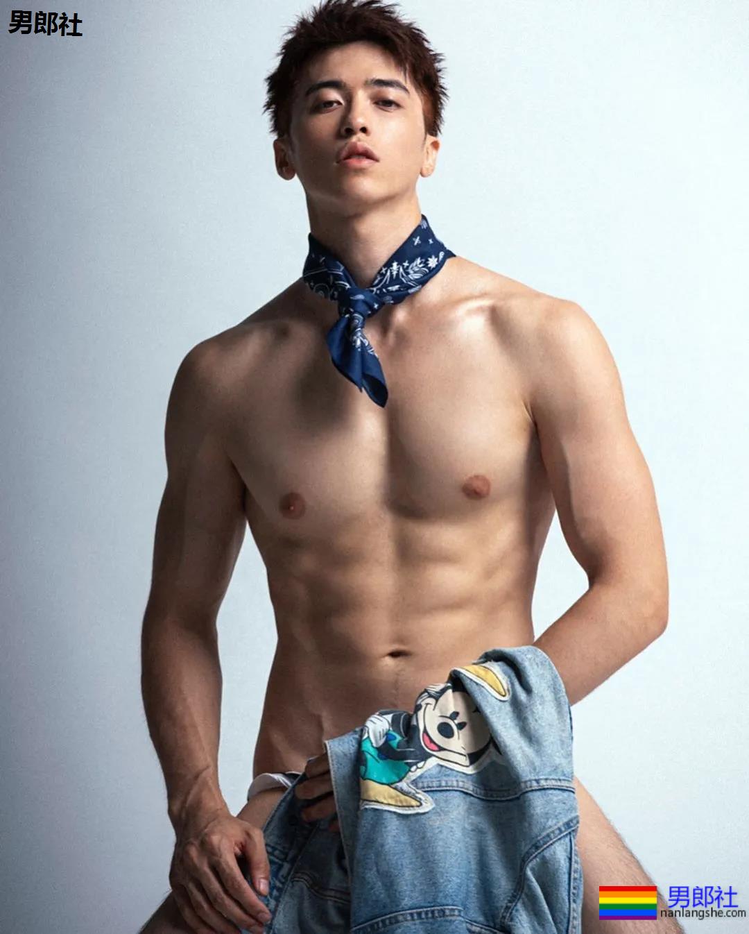 神似许魏洲的筋肉奶狗禸褲男模，他的私房照很sexy！ - 51虹马