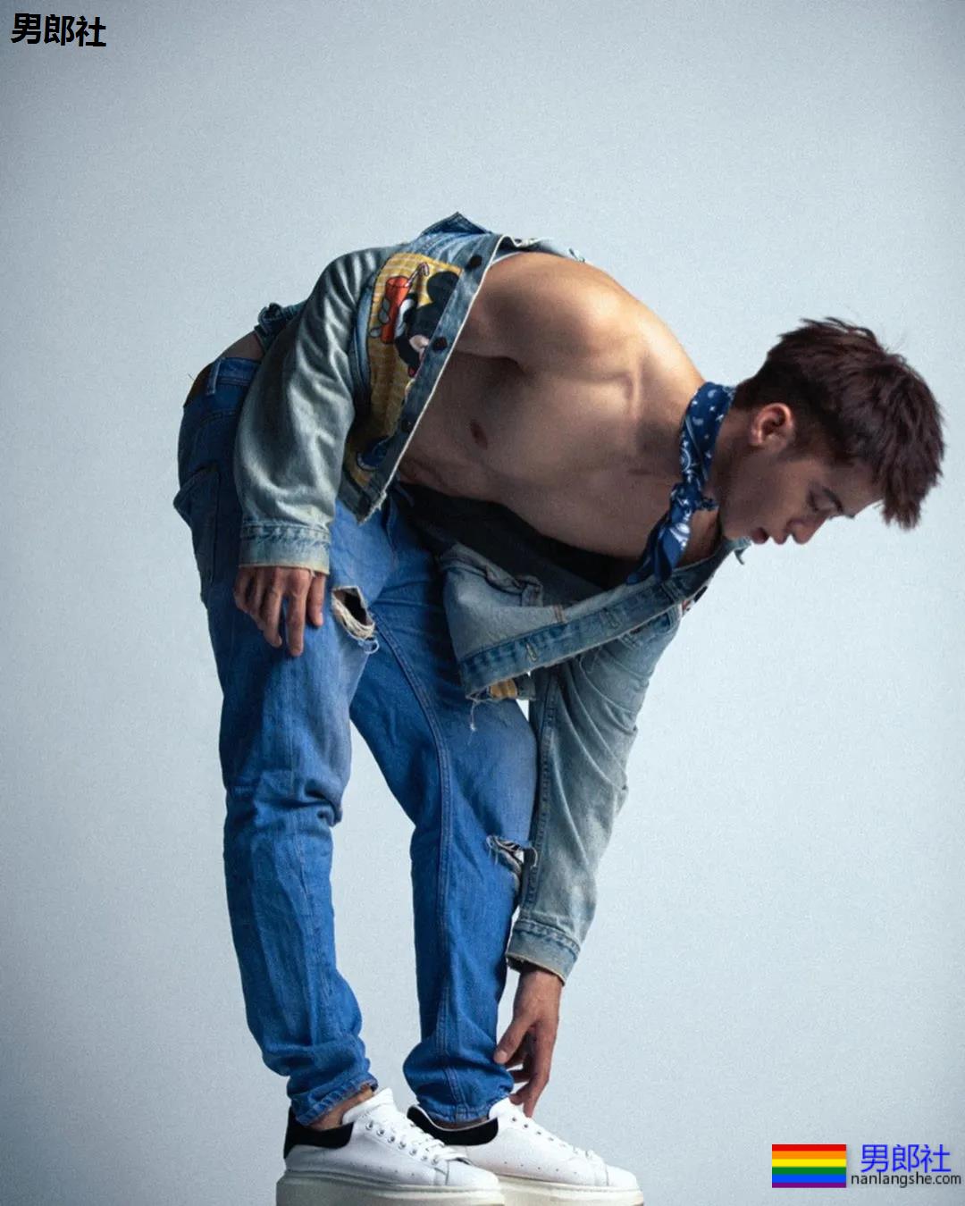 神似许魏洲的筋肉奶狗禸褲男模，他的私房照很sexy！ - 51虹马