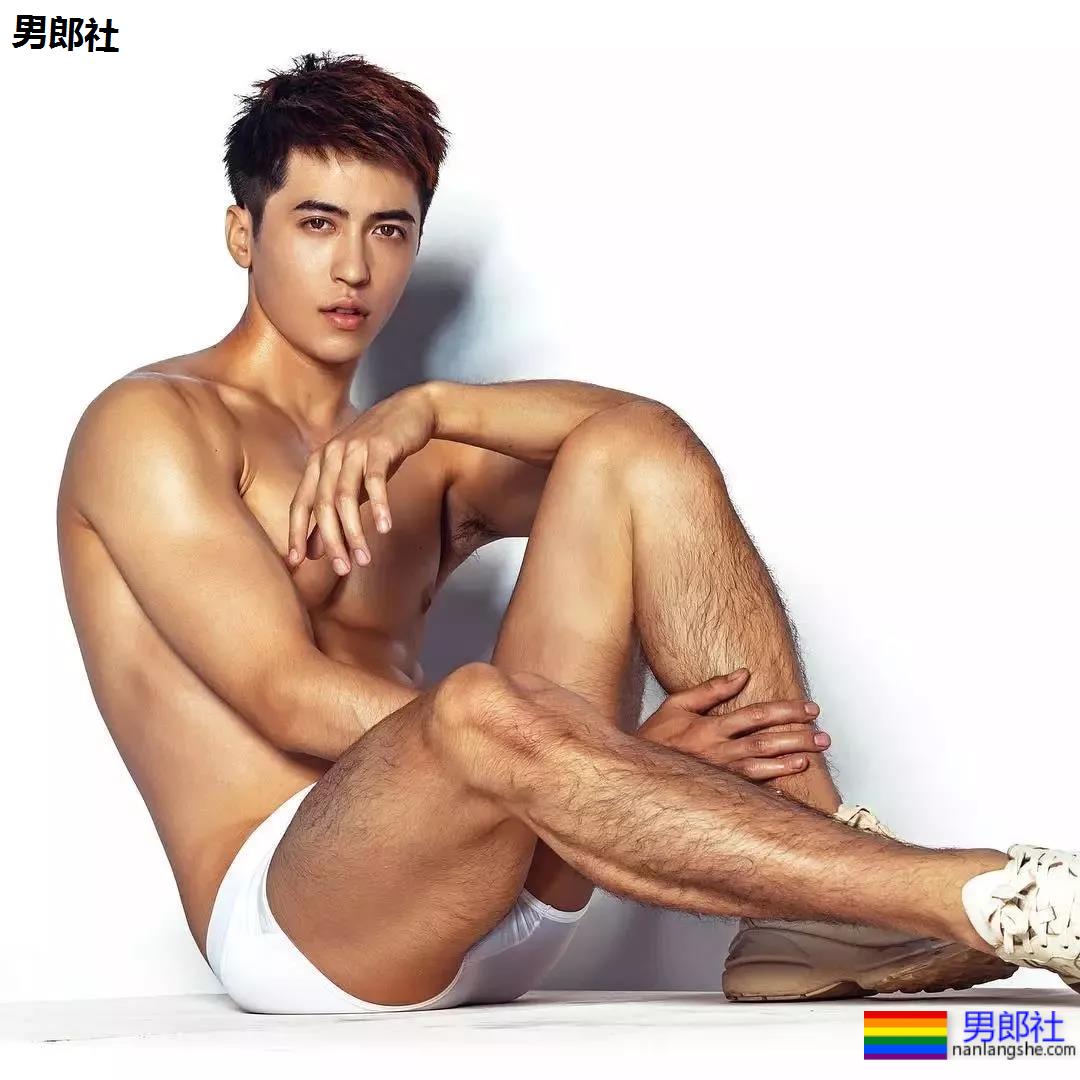 神似许魏洲的筋肉奶狗禸褲男模，他的私房照很sexy！ - 51虹马