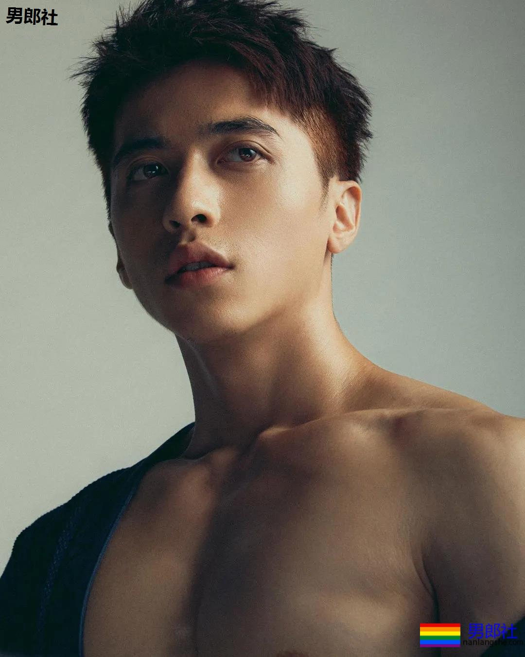 神似许魏洲的筋肉奶狗禸褲男模，他的私房照很sexy！ - 51虹马