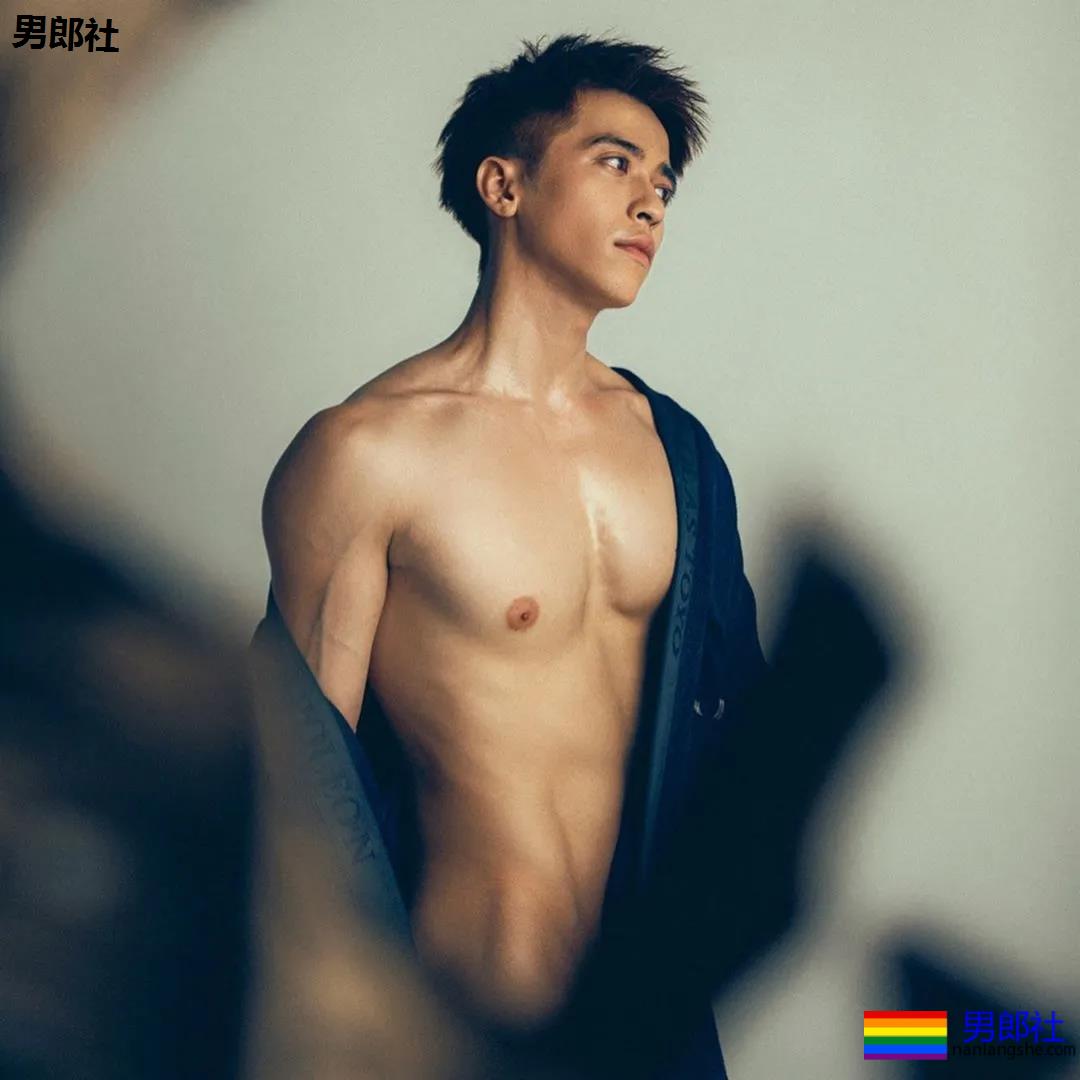 神似许魏洲的筋肉奶狗禸褲男模，他的私房照很sexy！ - 51虹马