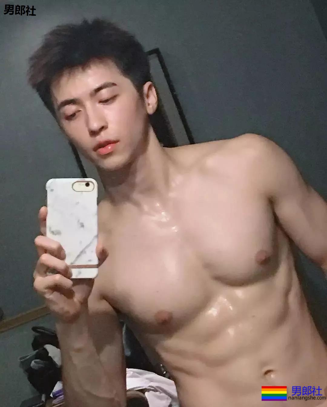 神似许魏洲的筋肉奶狗禸褲男模，他的私房照很sexy！ - 51虹马