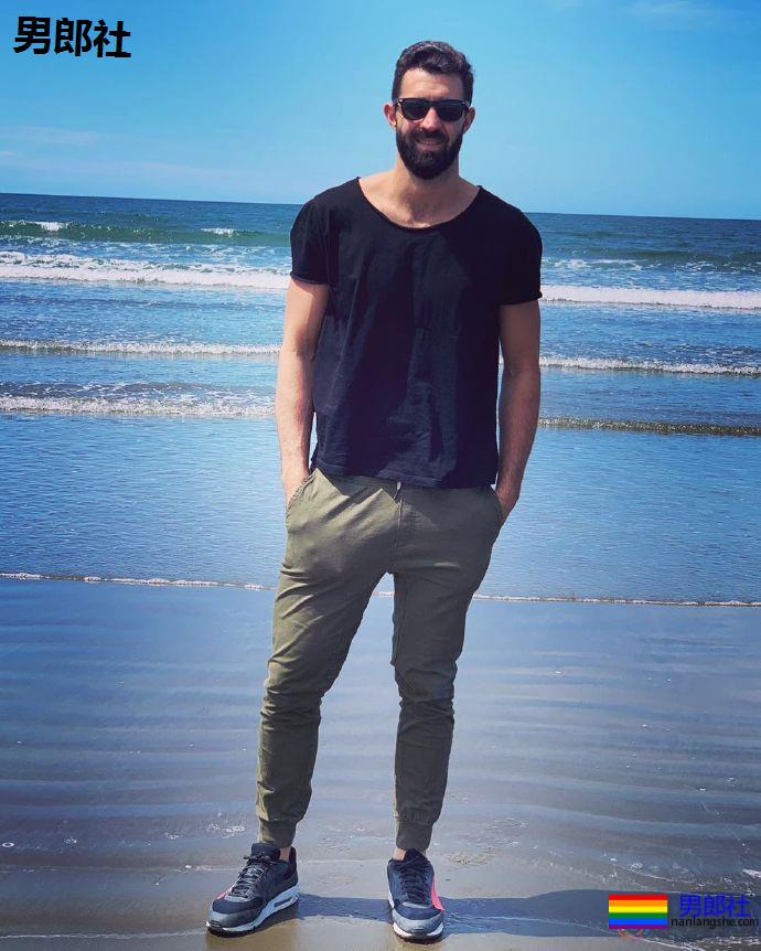 这位“巨人”成为阿根廷职篮出柜第一人-51虹马