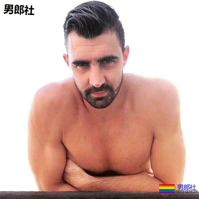 这位“巨人”成为阿根廷职篮出柜第一人 - 51虹马