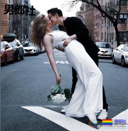 纽约：疫情下的一场同性婚礼，新人在路边，主持人在四楼 - 51虹马