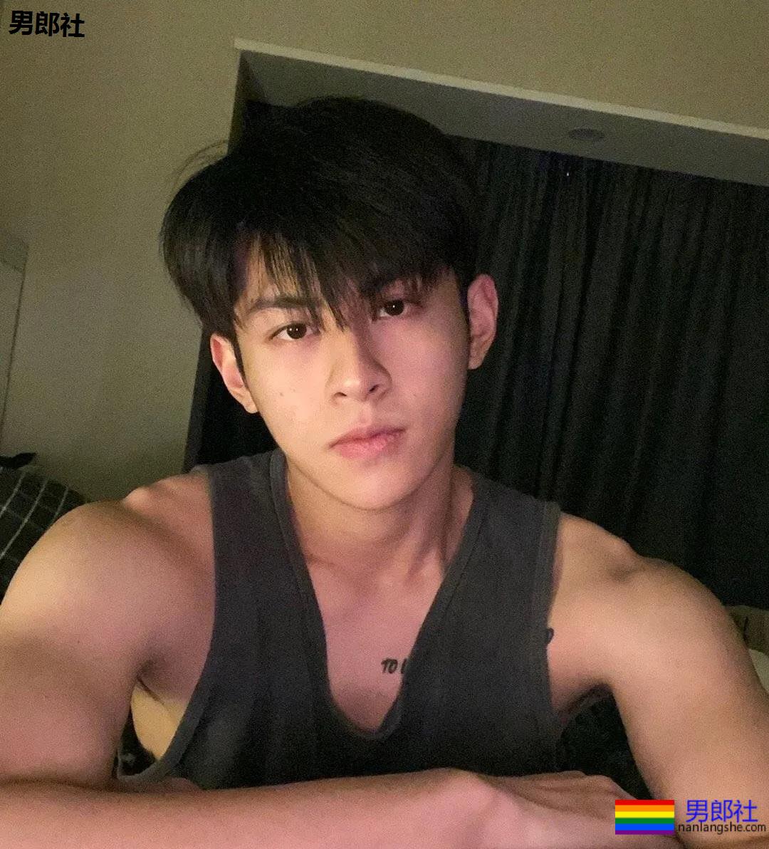 抖音网红小哥，颜值身材兼备 - 51虹马